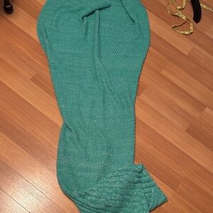 Mermaid Tail Knit Blanket